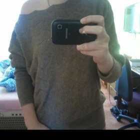 Hnědý svetr Neznačkové