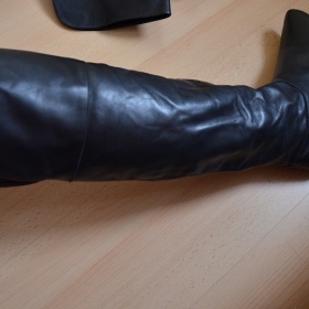 Černé vysoké kozačky neznačkové - foto č. 1