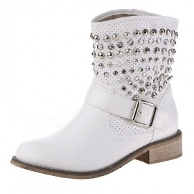 Outfit na disco k bílým kozačkám bez podpatku