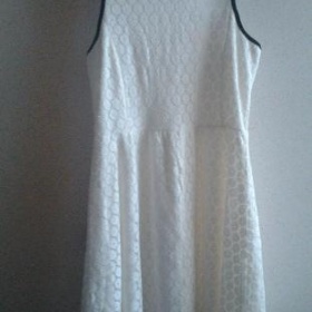 Šaty - host na závěrečnou do tanečních