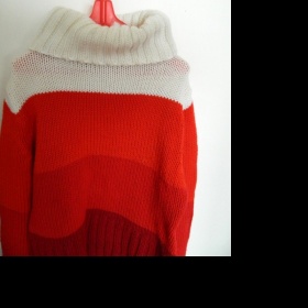 Červený svetr Neznačkový