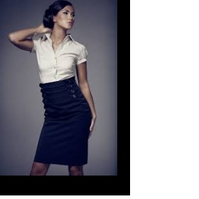 Oufity s černou pouzdrovou sukní a kozačkama