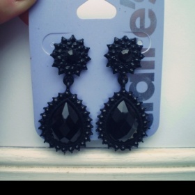 Černé naušnice Claires - foto č. 1