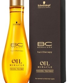 Aplikace vlasového oleje do suchých vlasů