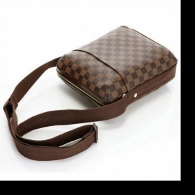 Můžou pánský messenger od LV nosit i ženy?