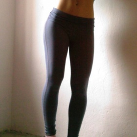 Riflové legíny Bershka