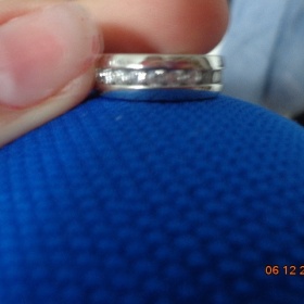 Stříbrný prstýnek s kamínky Zlatnictví