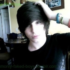 Účes s všemi vlasy sčesanými na jednu stranu