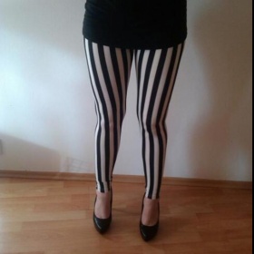 Černobílé pruhované legíny Orsay - foto č. 1
