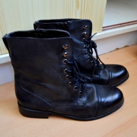 Tmavé botky neznačkové