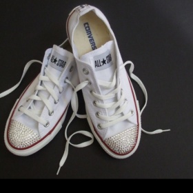 Kde sehnat tenisky Converse s kamínky?