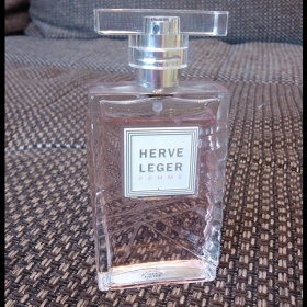 Herve Leger femme Avon - foto č. 1