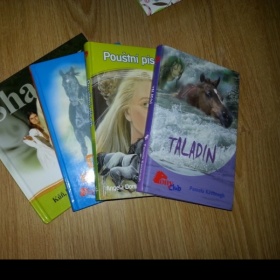 Knihy pony club - foto č. 1