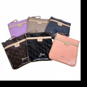 Černá/Bílá/Hnědá/Šedá crossbody - taška přes rameno Guess - foto č. 1
