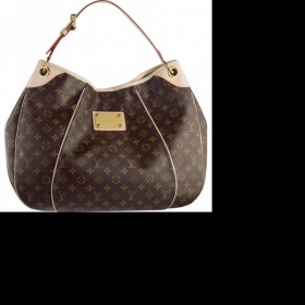 Jak nejdéle udžet bez fleků světlou kůži kabelek LV?