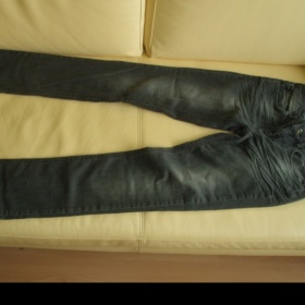 Úzké džíny Zara