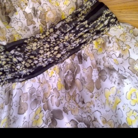 Kytičkový top bez ramínek Orsay