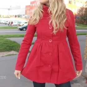 Reserved tmavší červený kabátek