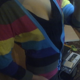 Barevný pruhatý svetřík - Next