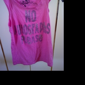 Růžové triko Bershka