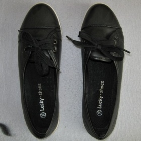 Černé balerínky s tkaničkami