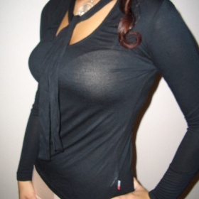 Černé tričko s vázačkou