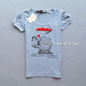 Oblečení pod značkou Love Moschino