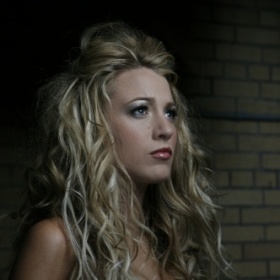 Hodně vlnité vlasy