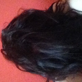 Z tmavě hnědé na světle hnědou barvu vlasů