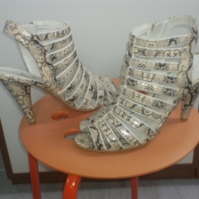 Béžová módní hadí boty Deichman