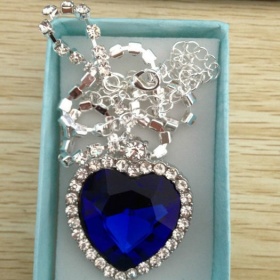 Tmavě modrý náhrdelník Srdce oceánu neznačková - foto č. 1