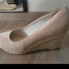 Tělové boty na klínku Deichmann - foto č. 1