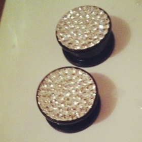 Kde sehnat plugy s kamínky?