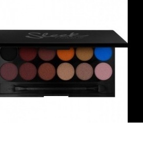 Červenohnědé oční stíny