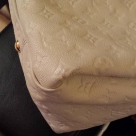 LV Artsy Empreinte - odřené rohy