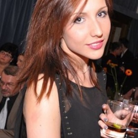 Přemýšlím nad světle ledově hnědou nebo nad ombré