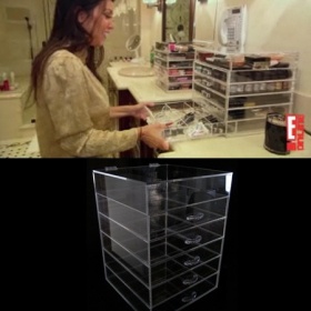Akrylové boxy na skladování kosmetiky a la Kim Kardashian