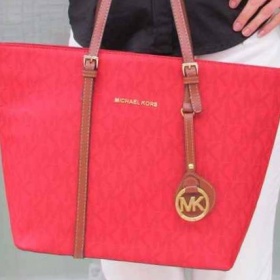 Model kabelky Michael Kors