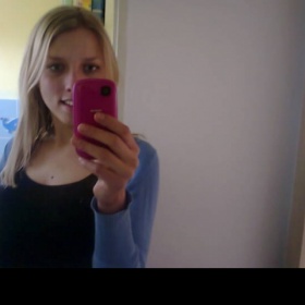 Poradíte nový účes pro jemné polodlouhé melírované vlasy?