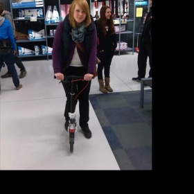 Nový střih pro zrzku s vlasy po ramena