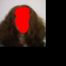 Jak zkrotit objemné kudrnaté vlasy