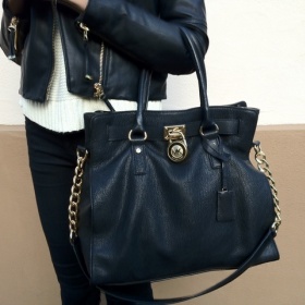 Černo zlatá kabelka Michael kors - foto č. 1