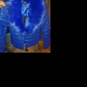 Kde v Praze koupit kabát/bundu do pasu s kožešinou nebo kožešinovým límcem?