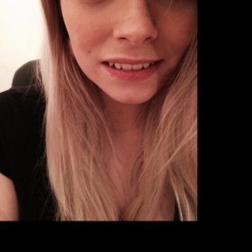 Změna líčení pro blondýnku se světlou pletí