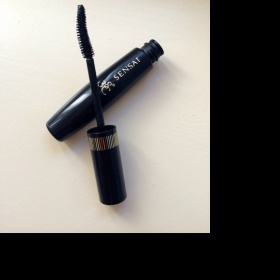 Černá řasenka Sensai