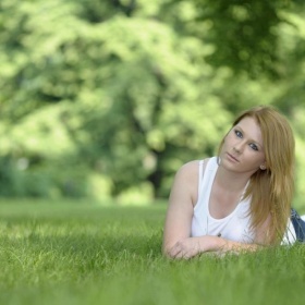 Hnědočervené vlasy