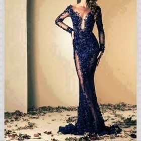 Večerní šaty s dlouhým rukávem