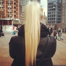 Prostříhané vlasy v délkách a u konečků