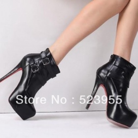 Kde sehnat černé kotníkové kožené boty na podpatku?