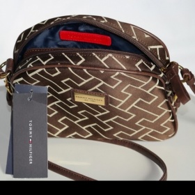 Hnědá kabelka Tommy Hilfiger - foto č. 1